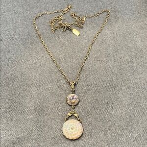 💕 2/$15 Grandmother’s Buttons Pink Crystal Necklace